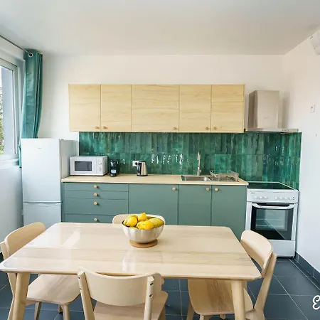 Apartment Parking Rue Gratuit - 20 Pour Cent Sur Escale-marne,fr - De 1 A 10 Personnes - Vue Panoramique, Lave Linge, 10mn Metro 8, Rer A - Garde A Bagage Gratuite 24-7 - 2eme Etage Maisons-Alfort