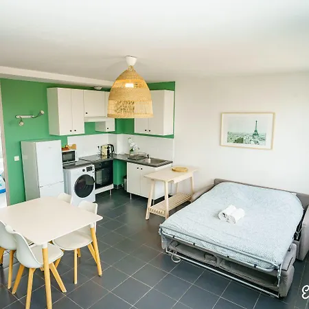 Apartment Parking Rue Gratuit - 20 Pour Cent Sur Escale-marne,fr - De 1 A 10 Personnes - Vue Panoramique, Lave Linge, 10mn Metro 8, Rer A - Garde A Bagage Gratuite 24-7 - 2eme Etage *