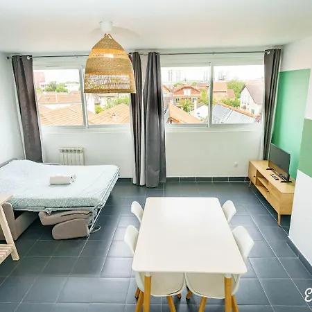 Apartment Parking Rue Gratuit - 20 Pour Cent Sur Escale-marne,fr - De 1 A 10 Personnes - Vue Panoramique, Lave Linge, 10mn Metro 8, Rer A - Garde A Bagage Gratuite 24-7 - 2eme Etage