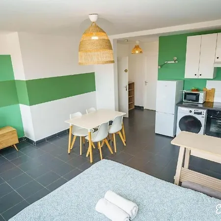 Apartment Parking Rue Gratuit - 20 Pour Cent Sur Escale-marne,fr - De 1 A 10 Personnes - Vue Panoramique, Lave Linge, 10mn Metro 8, Rer A - Garde A Bagage Gratuite 24-7 - 2eme Etage *