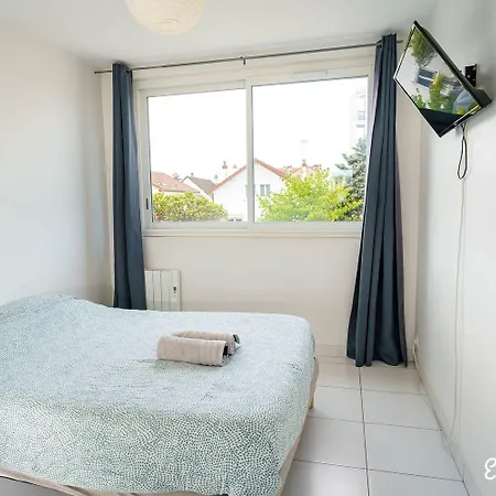 Apartment Parking Rue Gratuit - 20 Pour Cent Sur Escale-marne,fr - De 1 A 10 Personnes - Vue Panoramique, Lave Linge, 10mn Metro 8, Rer A - Garde A Bagage Gratuite 24-7 - 2eme Etage Maisons-Alfort