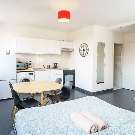 Apartment Parking Rue Gratuit - 20 Pour Cent Sur Escale-marne,fr - De 1 A 10 Personnes - Vue Panoramique, Lave Linge, 10mn Metro 8, Rer A - Garde A Bagage Gratuite 24-7 - 2eme Etage