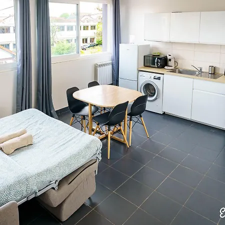 Apartment Parking Rue Gratuit - 20 Pour Cent Sur Escale-marne,fr - De 1 A 10 Personnes - Vue Panoramique, Lave Linge, 10mn Metro 8, Rer A - Garde A Bagage Gratuite 24-7 - 2eme Etage *