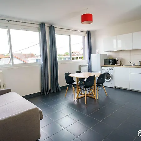 Parking Rue Gratuit - 20 Pour Cent Sur Escale-marne,fr - De 1 A 10 Personnes - Vue Panoramique, Lave Linge, 10mn Metro 8, Rer A - Garde A Bagage Gratuite 24-7 - 2eme Etage