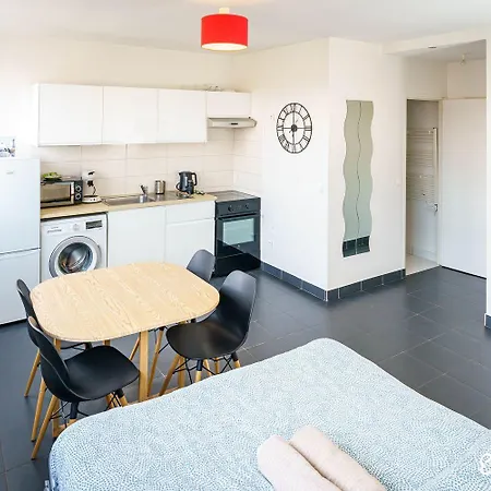 Apartment Parking Rue Gratuit - 20 Pour Cent Sur Escale-marne,fr - De 1 A 10 Personnes - Vue Panoramique, Lave Linge, 10mn Metro 8, Rer A - Garde A Bagage Gratuite 24-7 - 2eme Etage