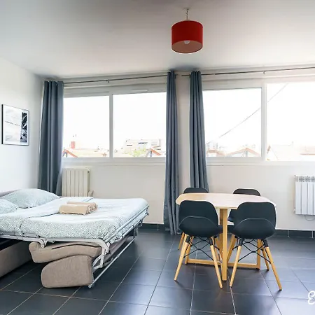 Daire Escale-marne Fr - 202 - Free Parking - Free Luggage Storage - Equipped - Linen Included - Washing Machine - 10mn Walk Metro 8 - Rer A - Panoramic View - From 1 To 18 Guests *