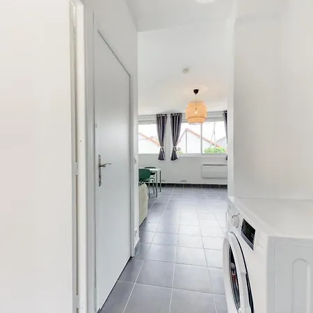 Escale-marne Fr - 202 - Free Parking - Free Luggage Storage - Equipped - Linen Included - Washing Machine - 10mn Walk Metro 8 - Rer A - Panoramic View - From 1 To 18 Guests