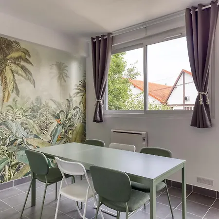Daire Escale-marne Fr - 202 - Free Parking - Free Luggage Storage - Equipped - Linen Included - Washing Machine - 10mn Walk Metro 8 - Rer A - Panoramic View - From 1 To 18 Guests