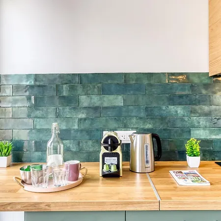Escale-marne Fr - 202 - Free Parking - Free Luggage Storage - Equipped - Linen Included - Washing Machine - 10mn Walk Metro 8 - Rer A - Panoramic View - From 1 To 18 Guests Maisons-Alfort
