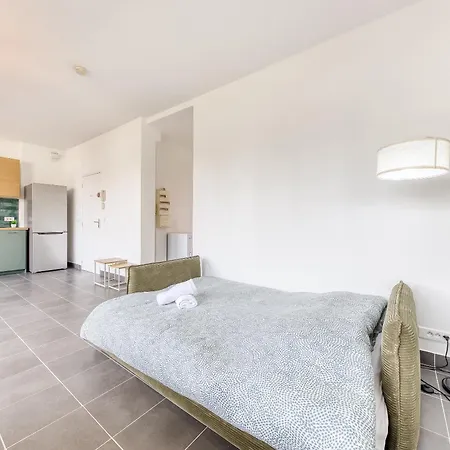 Daire Escale-marne Fr - 202 - Free Parking - Free Luggage Storage - Equipped - Linen Included - Washing Machine - 10mn Walk Metro 8 - Rer A - Panoramic View - From 1 To 18 Guests Maisons-Alfort