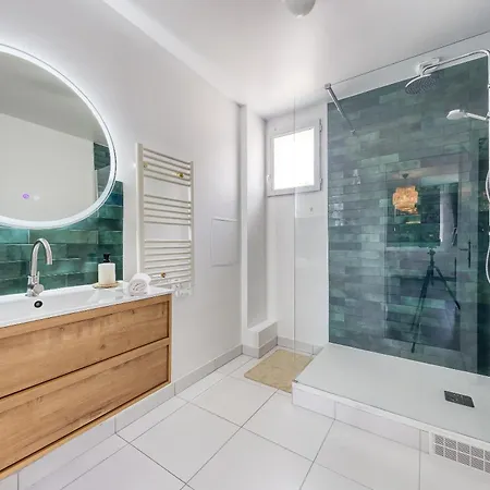 Escale-marne Fr - 202 - Free Parking - Free Luggage Storage - Equipped - Linen Included - Washing Machine - 10mn Walk Metro 8 - Rer A - Panoramic View - From 1 To 18 Guests Maisons-Alfort